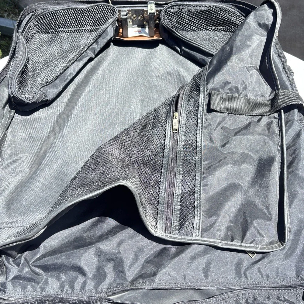 American Tourister 42